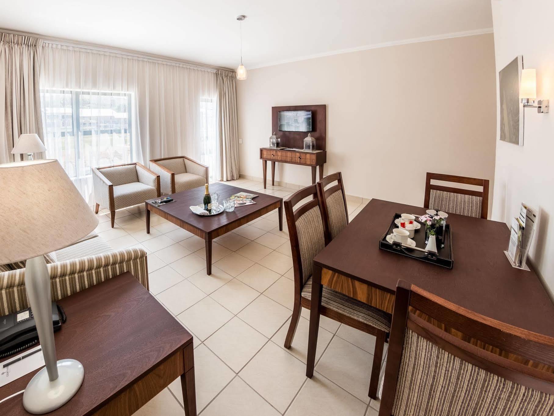 City Lodge Hotel Eastgate Йоханесбург Екстериор снимка